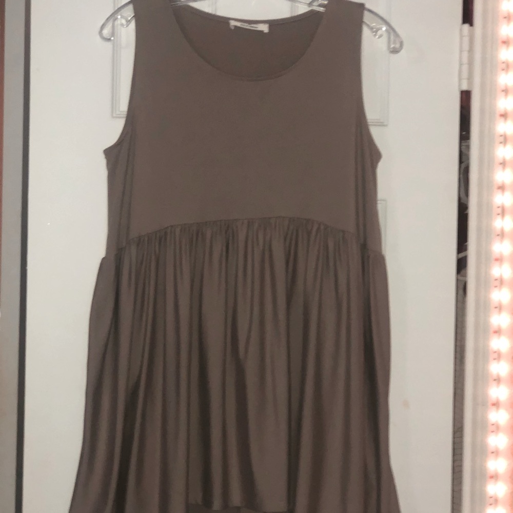 Cute sleeveless babydoll top. Never been worn . Zenana Brand size Med